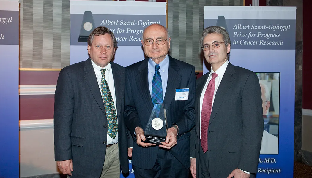 2010 Szent-Györgyi Prize Winner Peter Vogt Peter Vogt with his Szent-Györgyi Prize Award